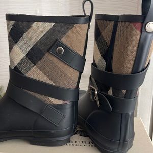 Burberry boots